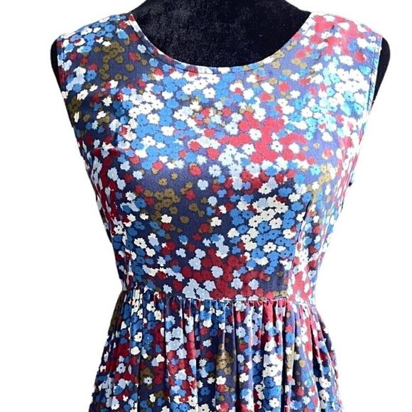 Forever 21 Blue, Red, and White Floral Sleeveless Lightweight Summer Dress Sz M - Picture 2 of 14